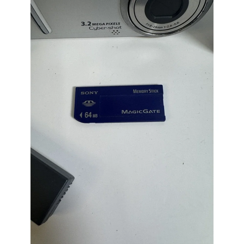 Sony Cyber-shot DSC-P7 3.2MP Digital Camera Silver Battery Charger Memory Stick